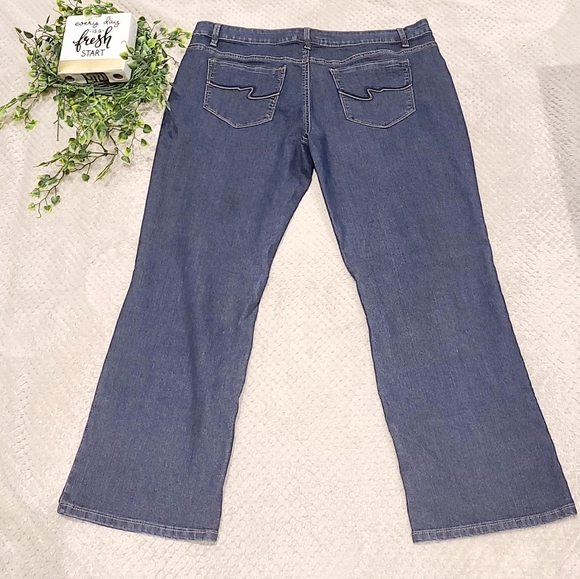 Santana Women Jeans - Picture 2 of 5